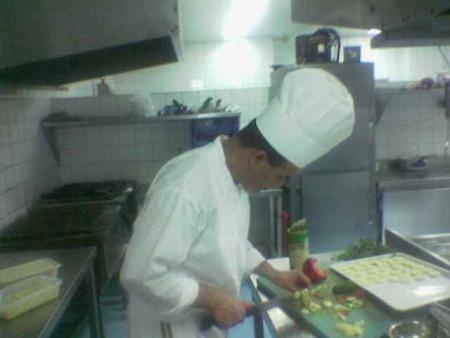 voila mon chef coufitirre walah hta flachage total hadd  chef cuisinie